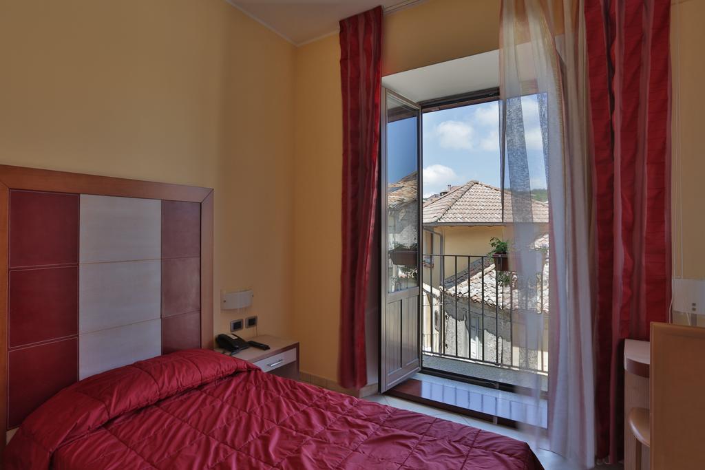 Hotel Conte Ruggero Serra San Bruno Phòng bức ảnh