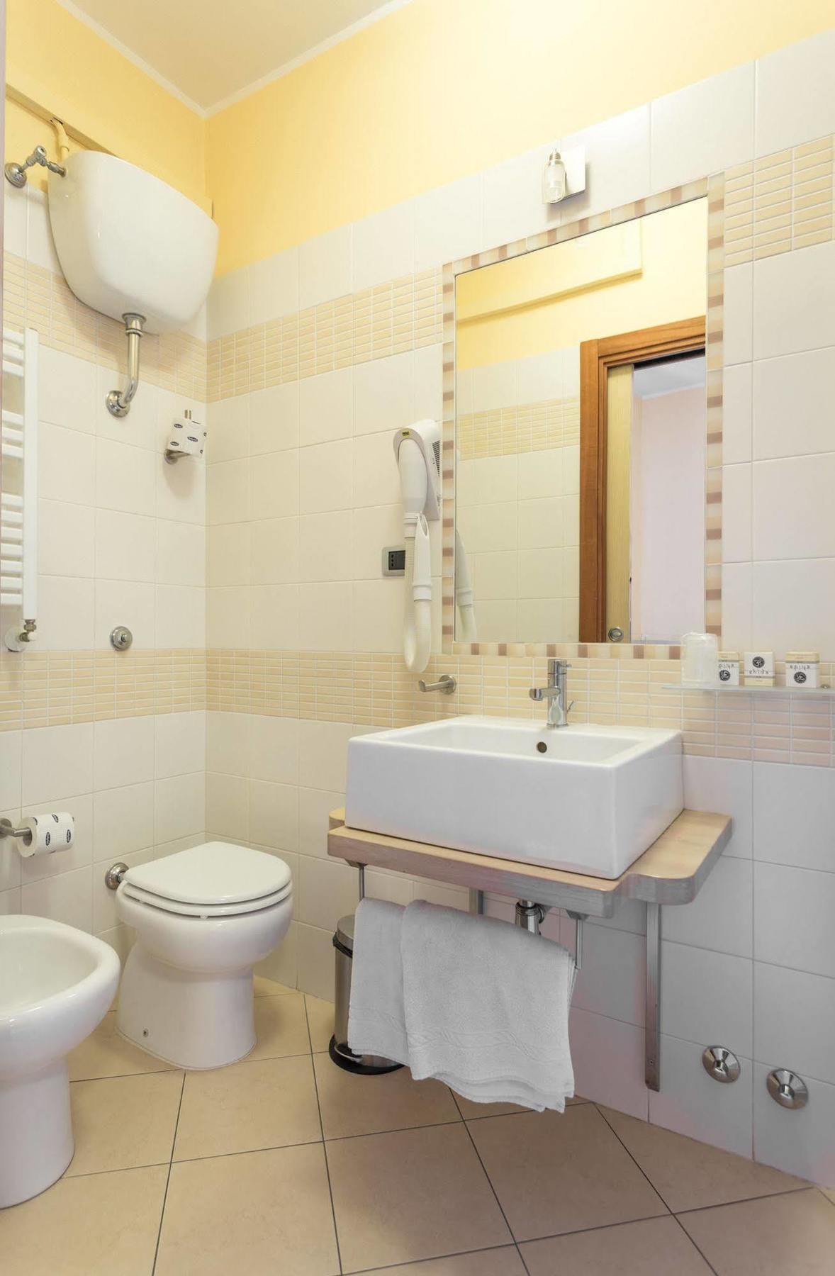 Hotel Conte Ruggero Serra San Bruno Ngoại thất bức ảnh