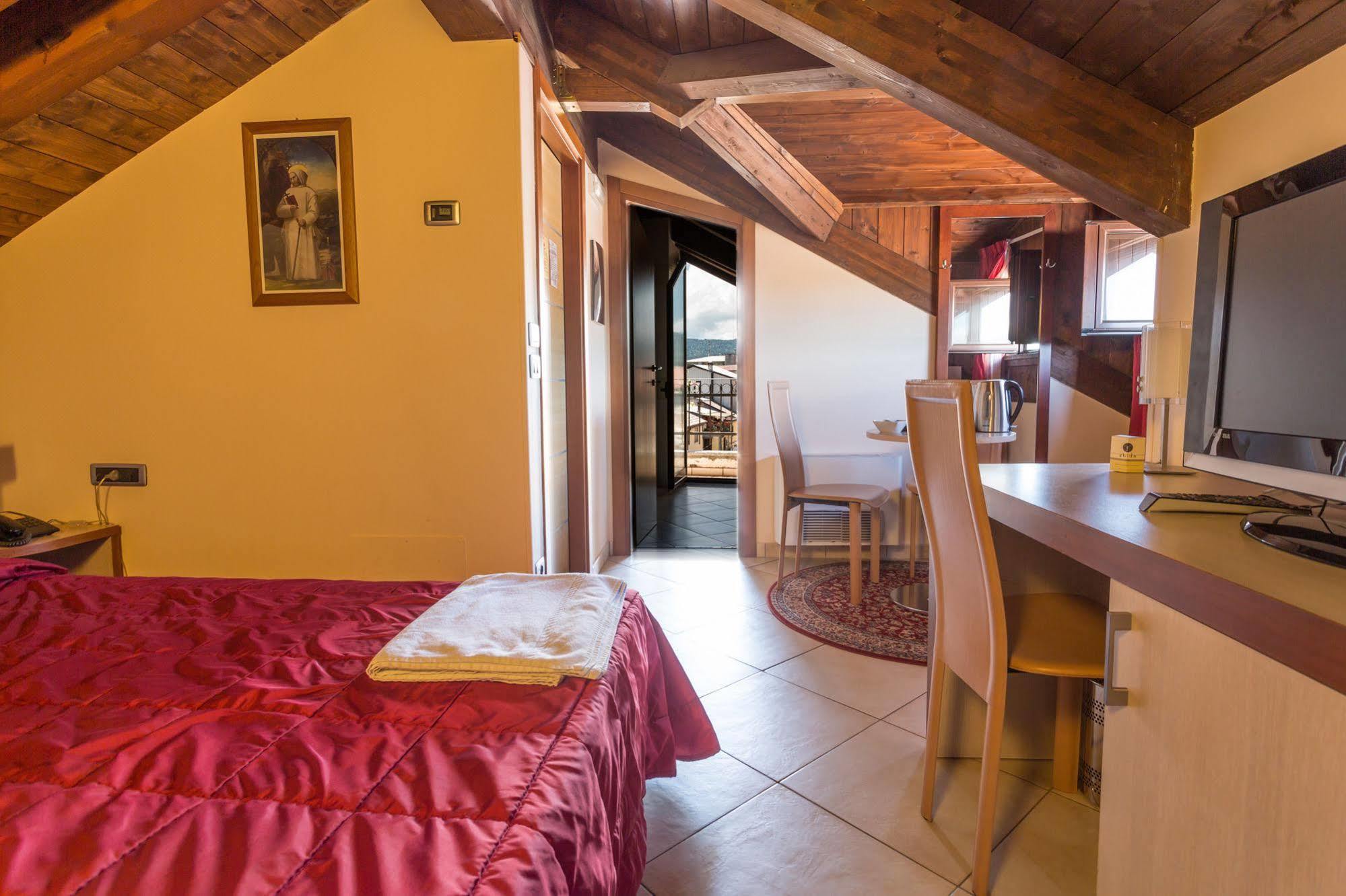 Hotel Conte Ruggero Serra San Bruno Ngoại thất bức ảnh