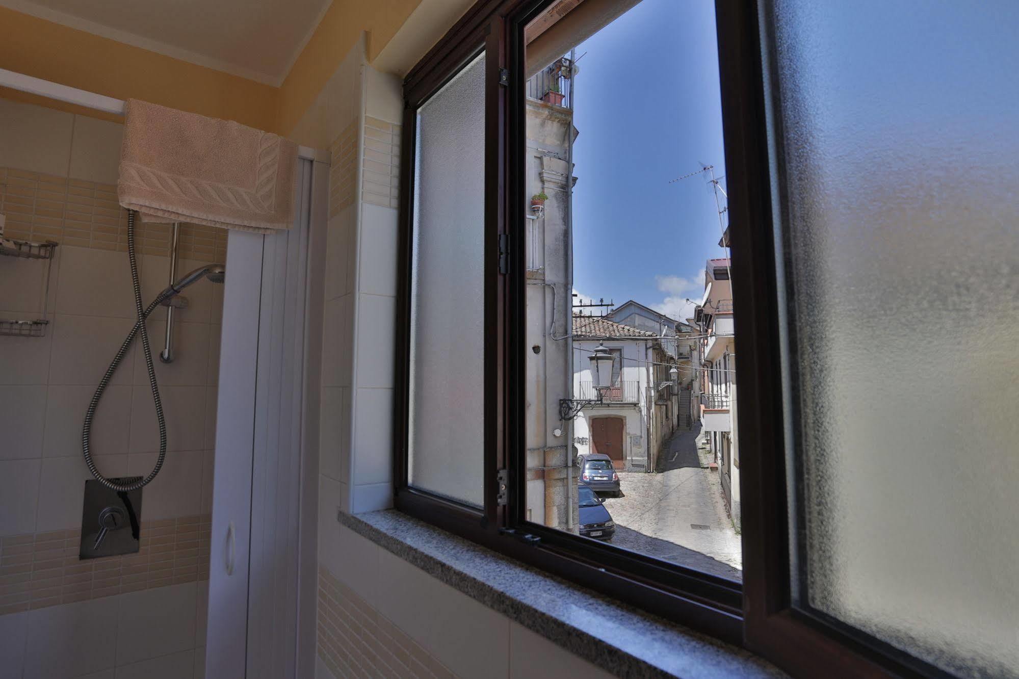 Hotel Conte Ruggero Serra San Bruno Ngoại thất bức ảnh
