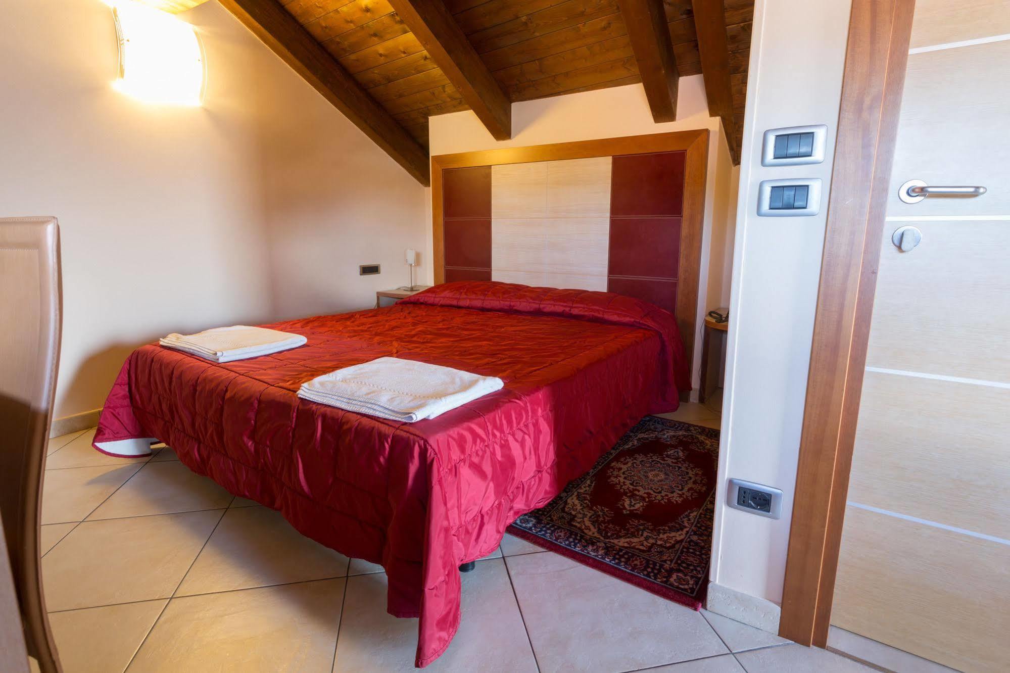 Hotel Conte Ruggero Serra San Bruno Ngoại thất bức ảnh