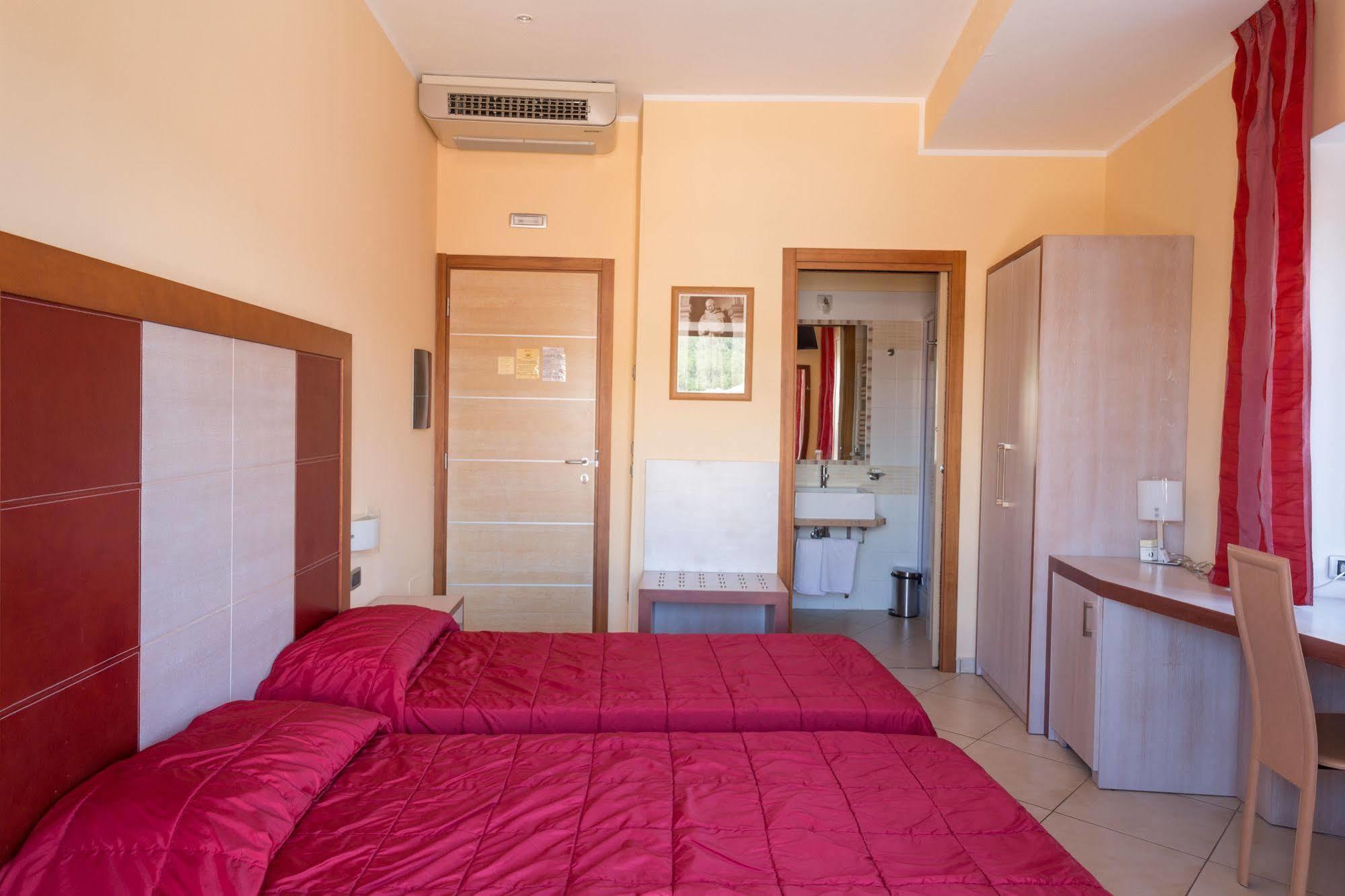 Hotel Conte Ruggero Serra San Bruno Ngoại thất bức ảnh