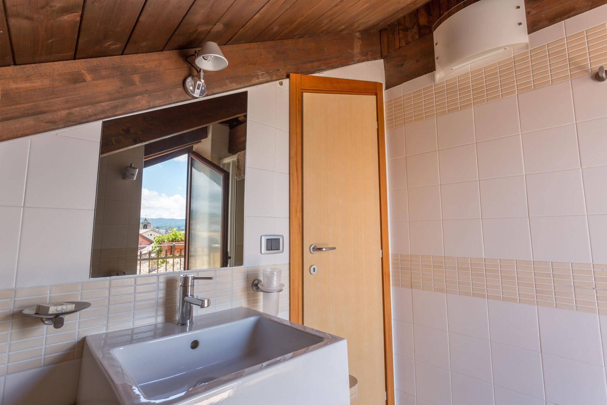 Hotel Conte Ruggero Serra San Bruno Ngoại thất bức ảnh